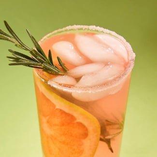 Mocktail pamplemousse et «gin» floral